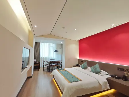 Sinan Yunshang Hotel (next to Sifeng Fortune Plaza) Отели рядом с достопримечательностью «Sinan Ancient City»