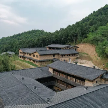 Jingshan Farm Century-old House Hotel