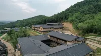 Jingshan Farm Century-old House Hotel