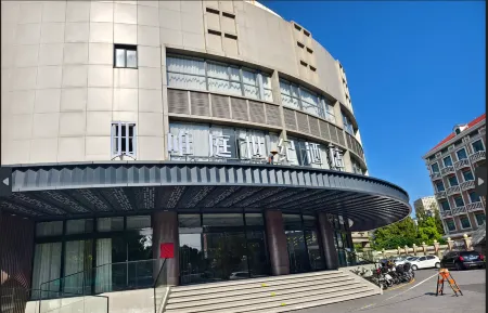 Waiting Century Hotel (Wujiaochang Yingao West Road Subway Station Branch) Отели рядом с достопримечательностью «Shanghai Second Polytechnic University Baoshan Campus»