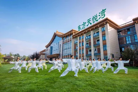 Dongfang Tianyuewan Hot Spring Apartment Отели рядом с достопримечательностью «Dabie Mountain Azalea Ecological Cultural Grand View Garden»