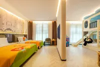 Xiong Yi Cat is tired at the hotel (chengdu Panda Base Branch) Hotels near Chengdu Giant Panda Base Red Panda House