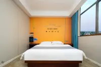 Weekend Sunshine Theme Hotel in Neixiang - 2-نجوم