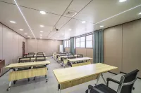 Borrman Hotel (Hechi Jinchengjiang Nanqiao) - Business