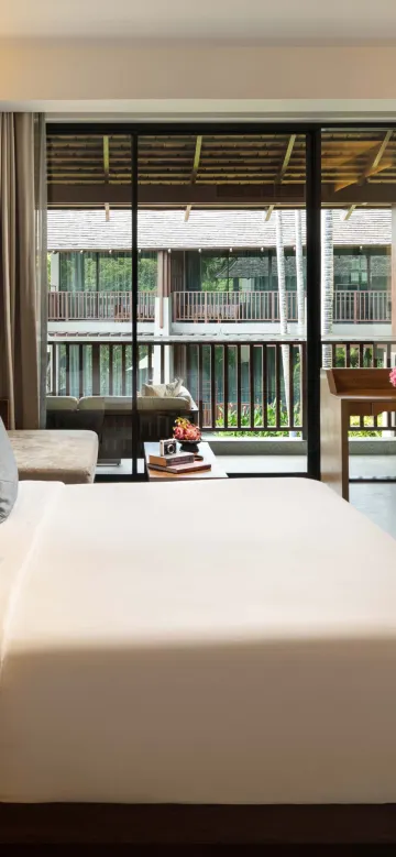 ห้องดีลักซ์ วิวสระว่ายน้ำ เตียงคิงไซส์ 1 เตียงและโซฟาเบด 1 เตียง