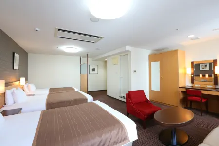 Hotel Hokke Club Sapporo Отели рядом с достопримечательностью «Kotoni Shrine»