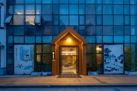 Floral Hotel·Ruili Hotel Отели рядом с достопримечательностью «Minhang Gymnasium»