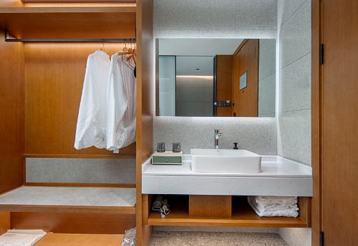 컨트리 인 앤 스위트 바이 라디슨