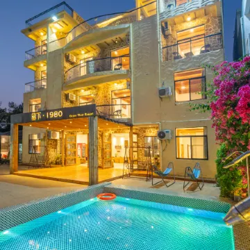 Stay · 1980 Sea View Holiday Resort Hotel (Drip Water Danping Shiluokou Beach Store) Отели рядом с достопримечательностью «Moon Square»