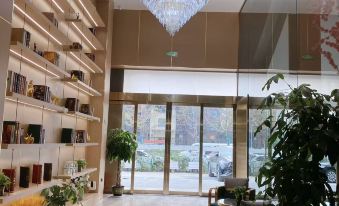 Lanyue Shifeng Hotel (Huangjiahu University Town Chinese Medicine University Subway Station Branch)