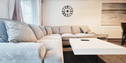 Comfy 2 Bedroom House with Great Parking