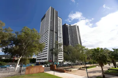 Hampton by Hilton Malaga Martiricos Hotels near Faro del Parque Huelín