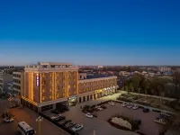 Huayi Select Hotel (Hejian Migezhuang Diyi Zhongxue) Hotels in Hejian