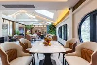 T12 Fuju Leisure Resort Hotel (Xingguang Night Market Branch, Jinghong Gaozhuang, Xishuangbanna)