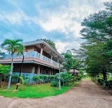 ห้องดีลักซ์ เตียงใหญ่ 1 เตียง