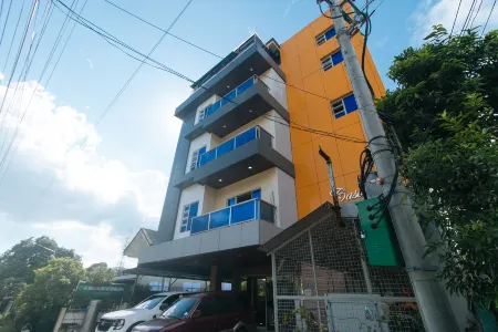 RedDoorz @ Casa Barcelona Condotel Отели в г. Павия