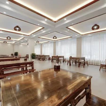 Lanju Mountain and Sea Homestay (Bifeng Gorge Scenic Area)
