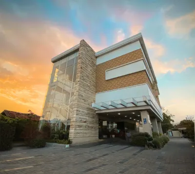 Vrata Hotel Yogyakarta Hotel dekat Mardliyyah Islamic Center