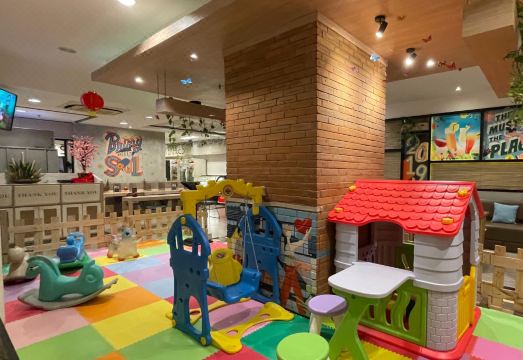 3. 엘 로얄 바이 ..