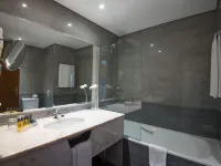 Vila Gale Porto - Centro Hotels near Bonfim