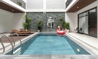 Mari Villa 9BR: Private pool, BBQ, next to My Khe beach.