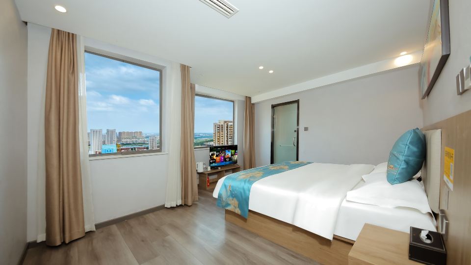 Yatu Hotel (Daminghu Station Huangtai Huanqiu Jiaju Expo Center Branch)