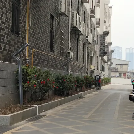 Echarm Hotel (Hechi Yizhou Municipal Center Plaza)