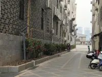 Echarm Hotel (Hechi Yizhou Municipal Center Plaza) - parking