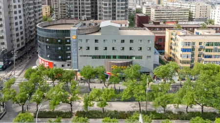 Elong ME Hotel (Xianyang Railway Station Xizang Minzu University) Отели рядом с достопримечательностью «Shaanxi Finance and Economics Vocational and Technical College»