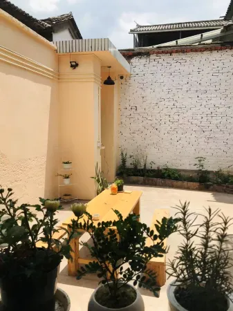 Weishan Huiyinghua B&B Отели рядом с достопримечательностью «Gongchen Pavilion»