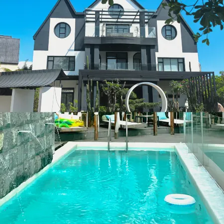 Shiny Inn
