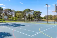 Peaceful 2 bedroom with private backyard and BBQ Hotels in Bondi Junction