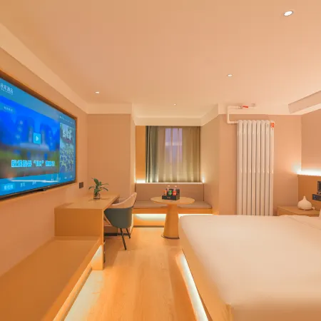 TRUE GO Hotel (Central Avenue Subway Station Baicheng Railway Station)