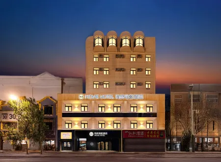 Shenyang Movie Hotel (Mix City Radio and TV Tower Night Market) Отели рядом с достопримечательностью «Liaoning Broadcast and Television Tower»