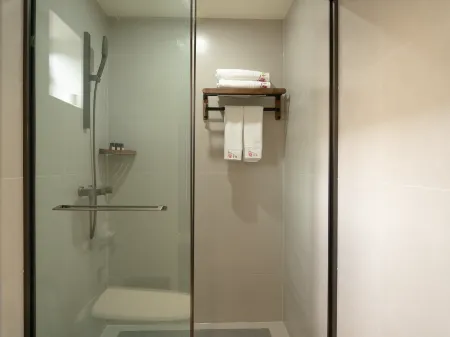 Untamed Nature Resort Homestay (Kanas Scenic Area Branch) Отели рядом с достопримечательностью «Genghis Khan Point Sets»