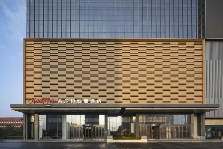 Hampton by Hilton Shenyang Tiexi Fortune Plaza Отели рядом с достопримечательностью «Shenyang University of Chemical Technology (Northwest to Shenyang University of Chemical Technology School Hospital)»