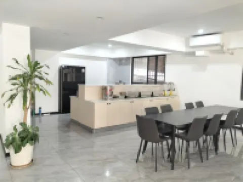 Haiyue Hotel (Sanjiang Trade City, Free Airport Shuttle, Self-Service Laundry)