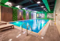 Luxurious two-bedroom apartment compound Al Malqa district โรงแรมใน