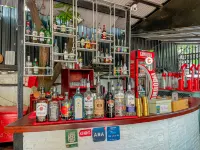 Birdcage Boutique - Baarit