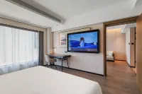 Shihezi Pedestrian Street Xihuan Road Atour Hotel Hotel di Shihezi