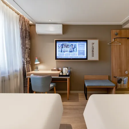 Homeinn · neo (Urumqi International Grand Bazaar Hotan 2nd Street)