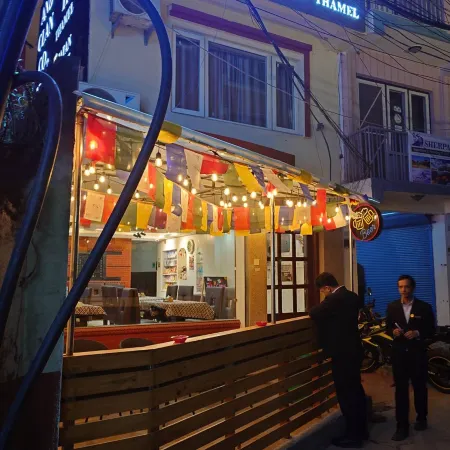 HOTEL 11 THAMEL