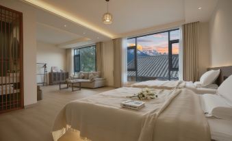 Viewing Snow Mountain and Cloud Sea  Spring Resort Private Villa