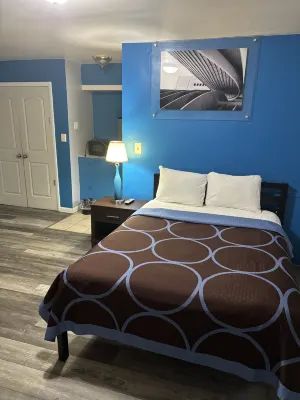 Budget Inn Of Melvindale - Motels