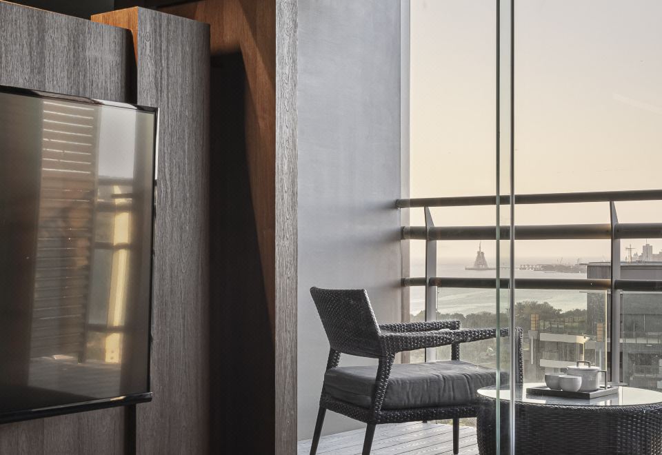 2. 윤 에스테이트 ..