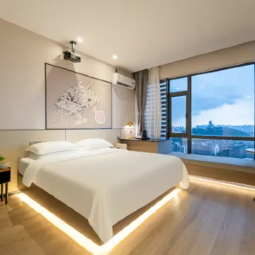 CityFront Horizon Hotel Hotels near Thousand Lantern Lake Park