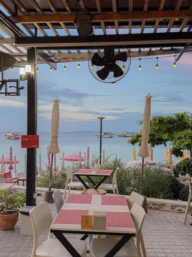 รูปภาพของเอนกายเกาะล้านรีสอร์ท