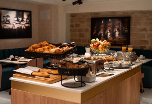 호텔 앳모스피어의 현대적인 인테리어 또는 부대시설