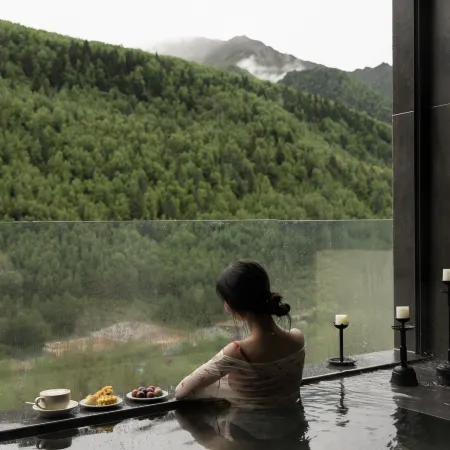 Luxury Mountain View Hot Spring Resort (Private Oxygen Spa Hotel at the Foot of the Snowy Mountain)