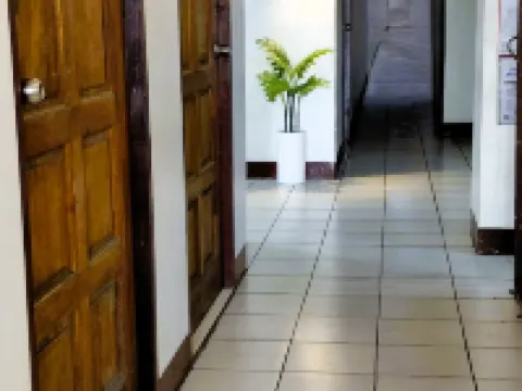 賽道套房 Circuit Makati附近的飯店